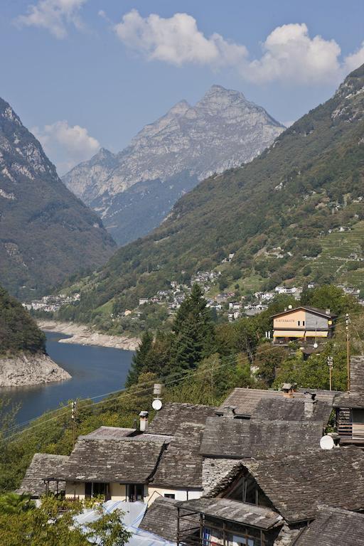 Hotel Al Lago Vogorno Exteriör bild